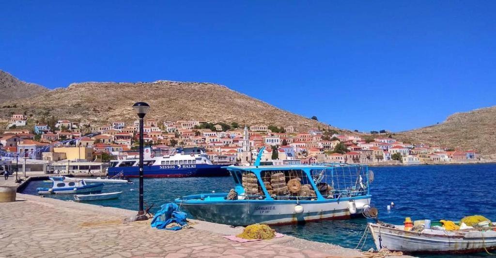 Marina Castellana Studios II Chalki Town Exterior foto