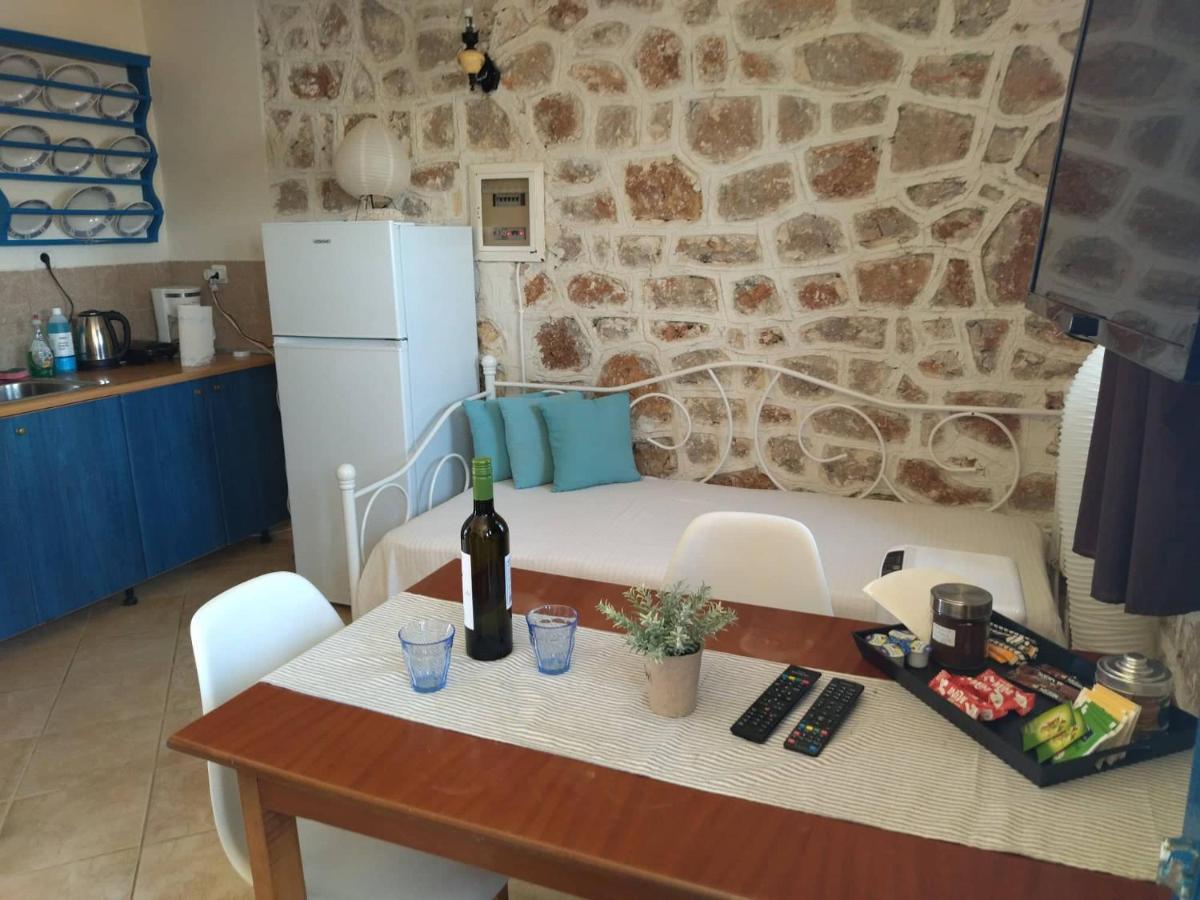 Marina Castellana Studios II Chalki Town Exterior foto