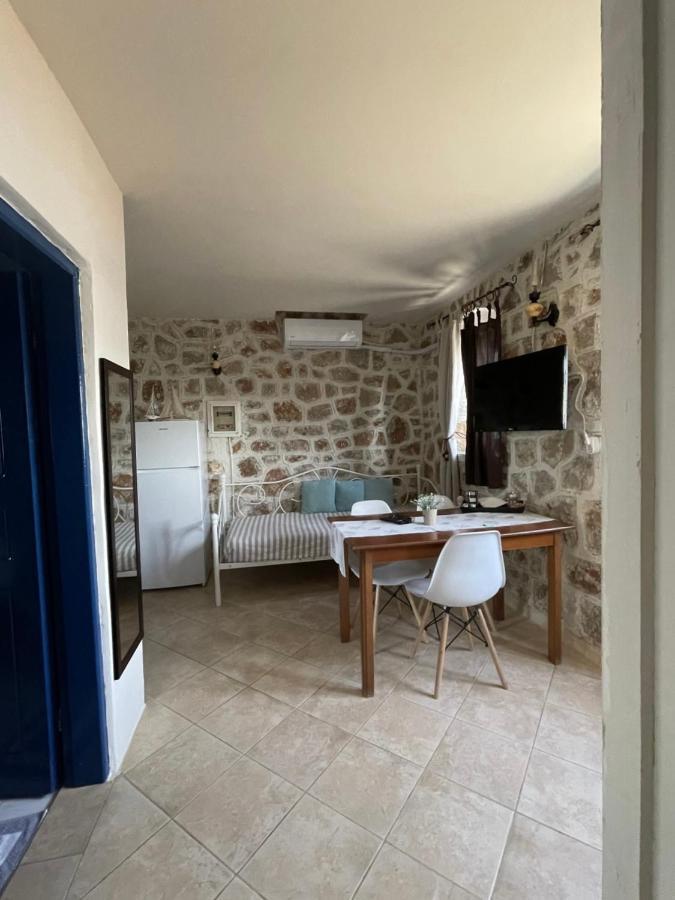Marina Castellana Studios II Chalki Town Exterior foto