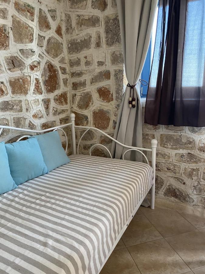 Marina Castellana Studios II Chalki Town Exterior foto