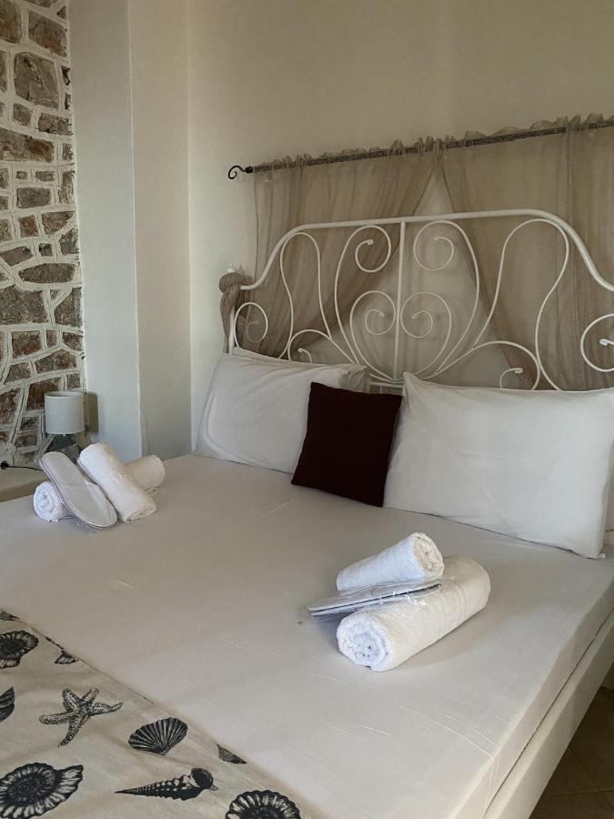 Marina Castellana Studios II Chalki Town Exterior foto